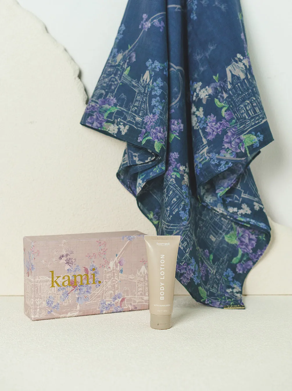 BUNDLING BAMED X KAMI ORVA LONDON SIGNATURE SCARF TEAL