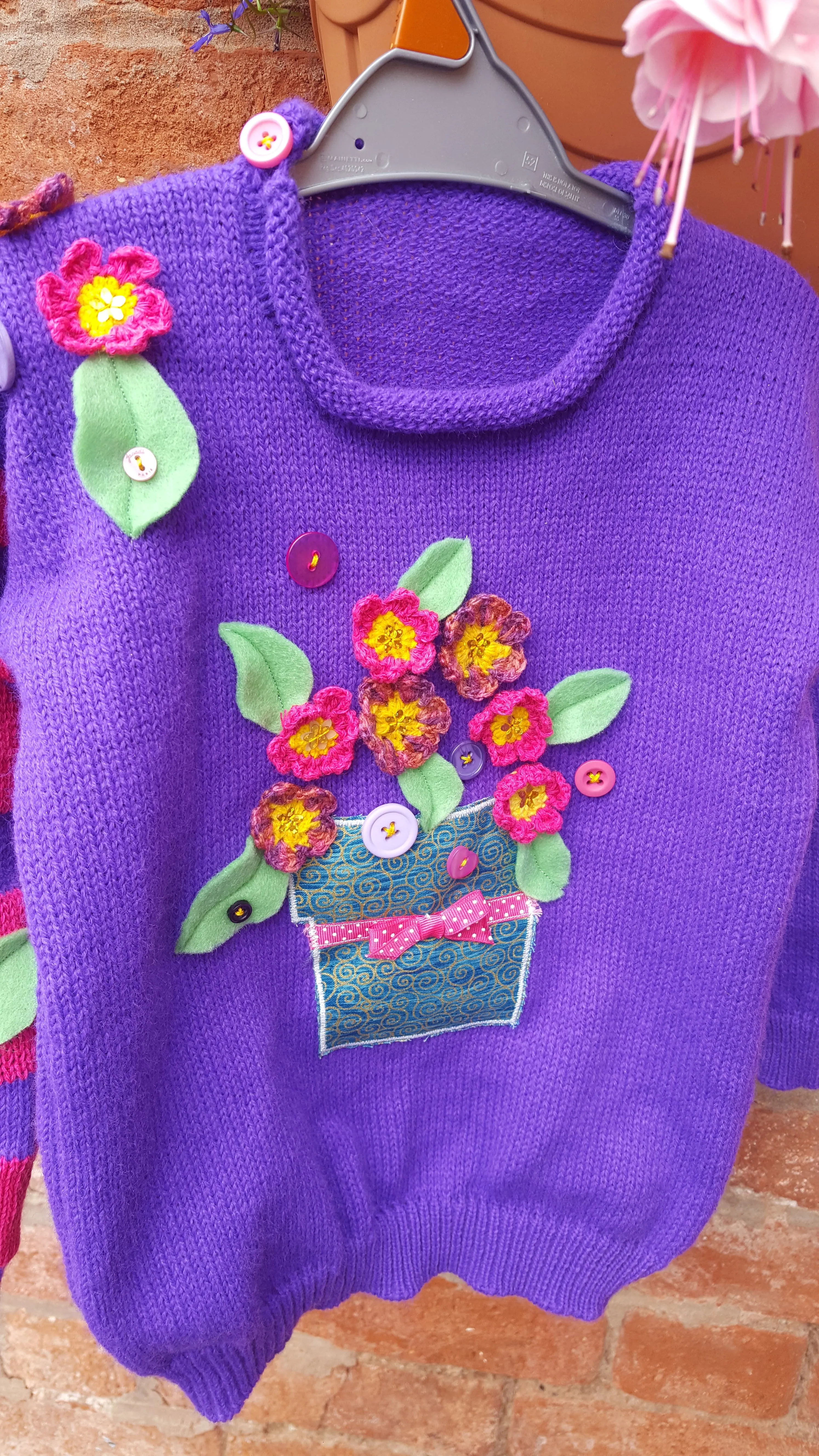 Child's soft applique jumper, "Gardeners Delight" size to fit age 5-6