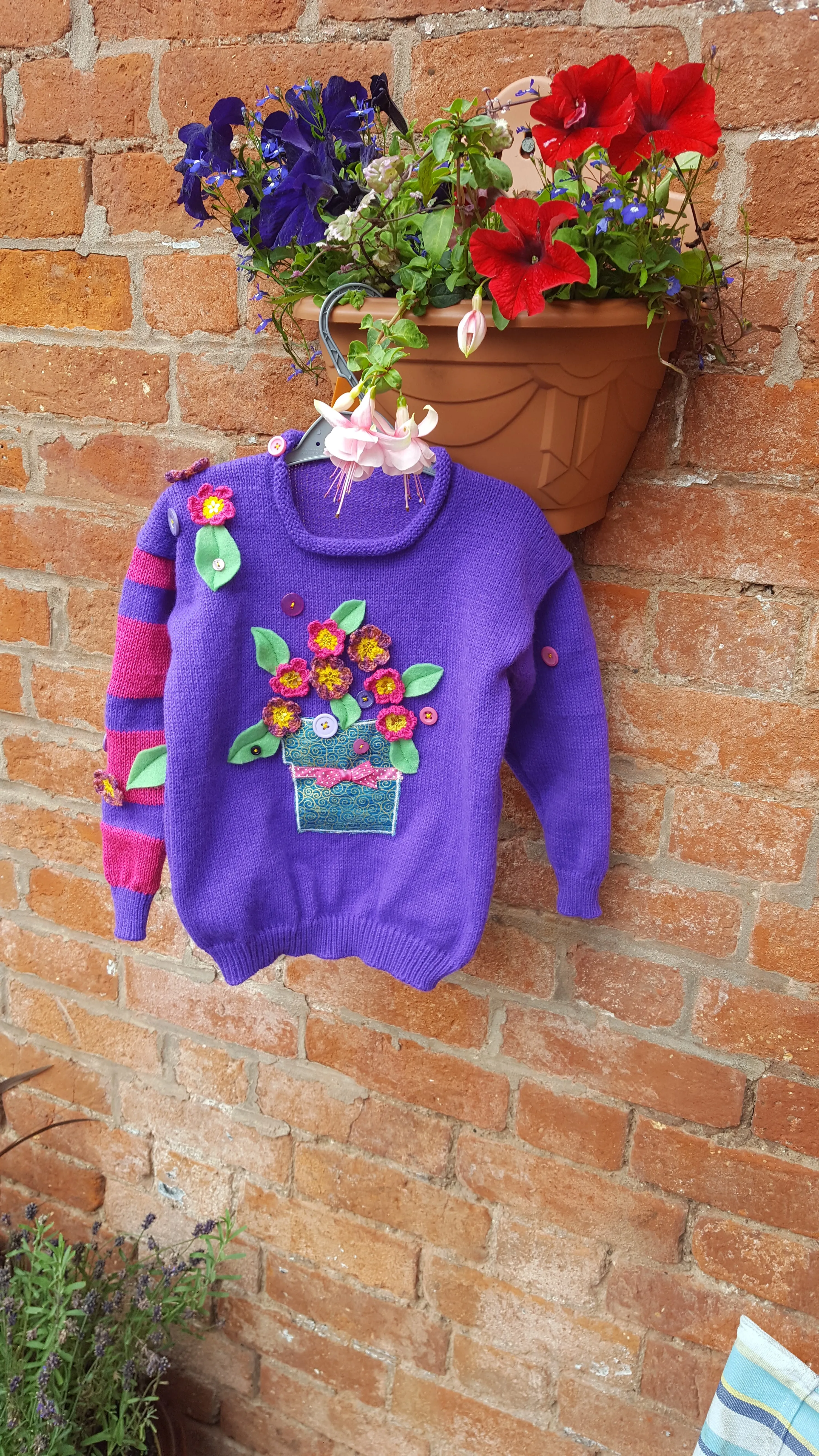 Child's soft applique jumper, "Gardeners Delight" size to fit age 5-6