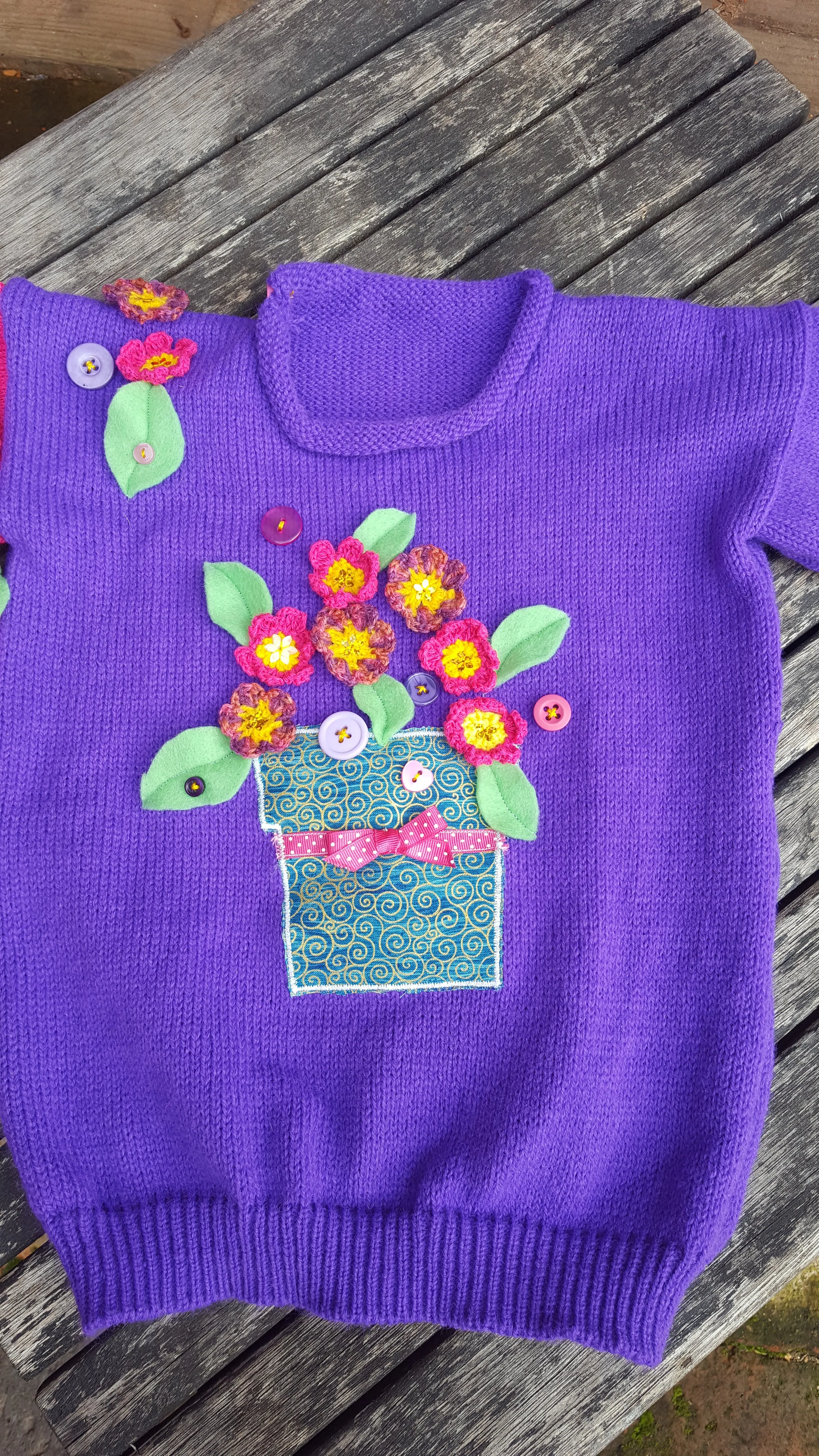 Child's soft applique jumper, "Gardeners Delight" size to fit age 5-6