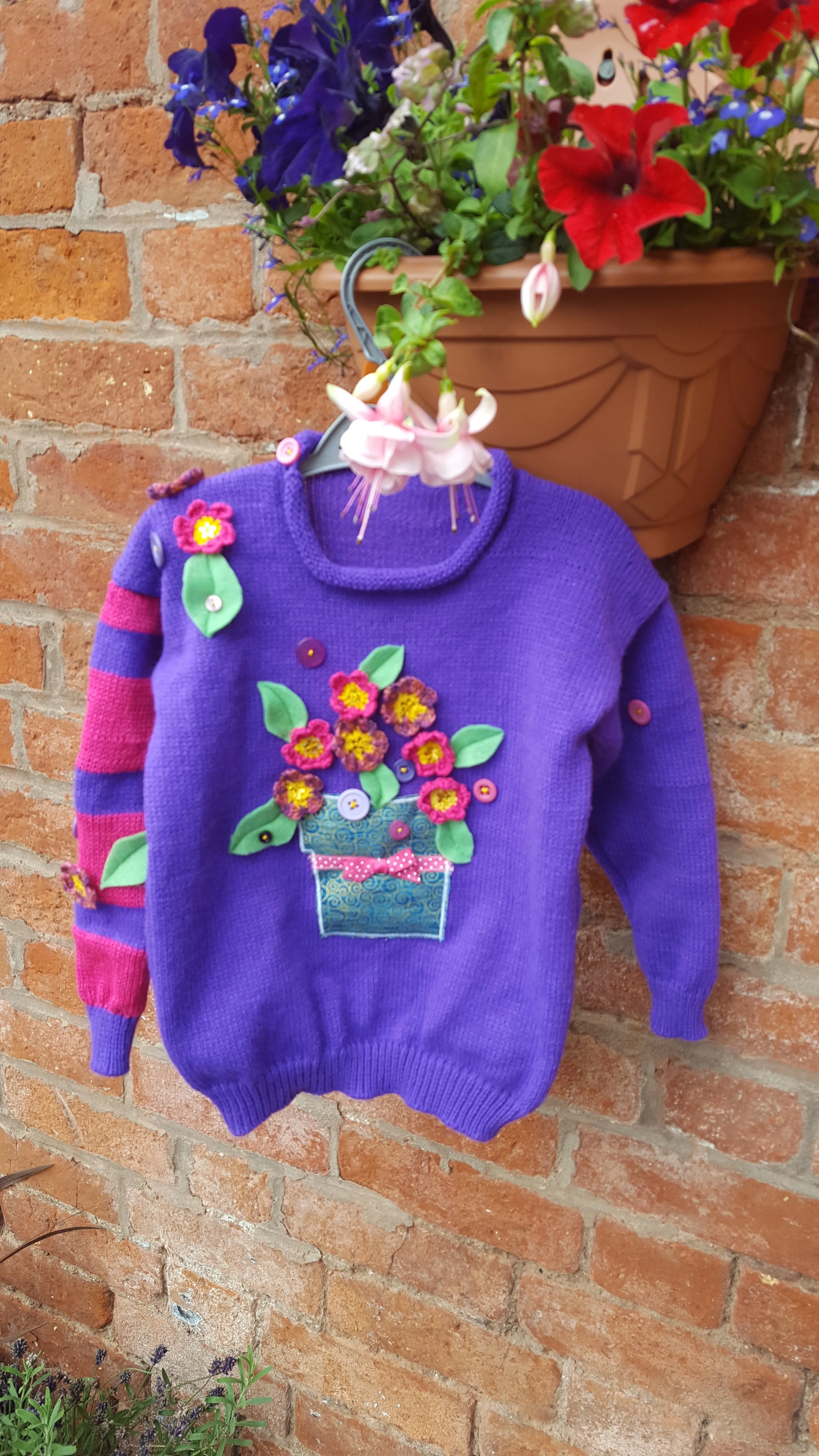 Child's soft applique jumper, "Gardeners Delight" size to fit age 5-6