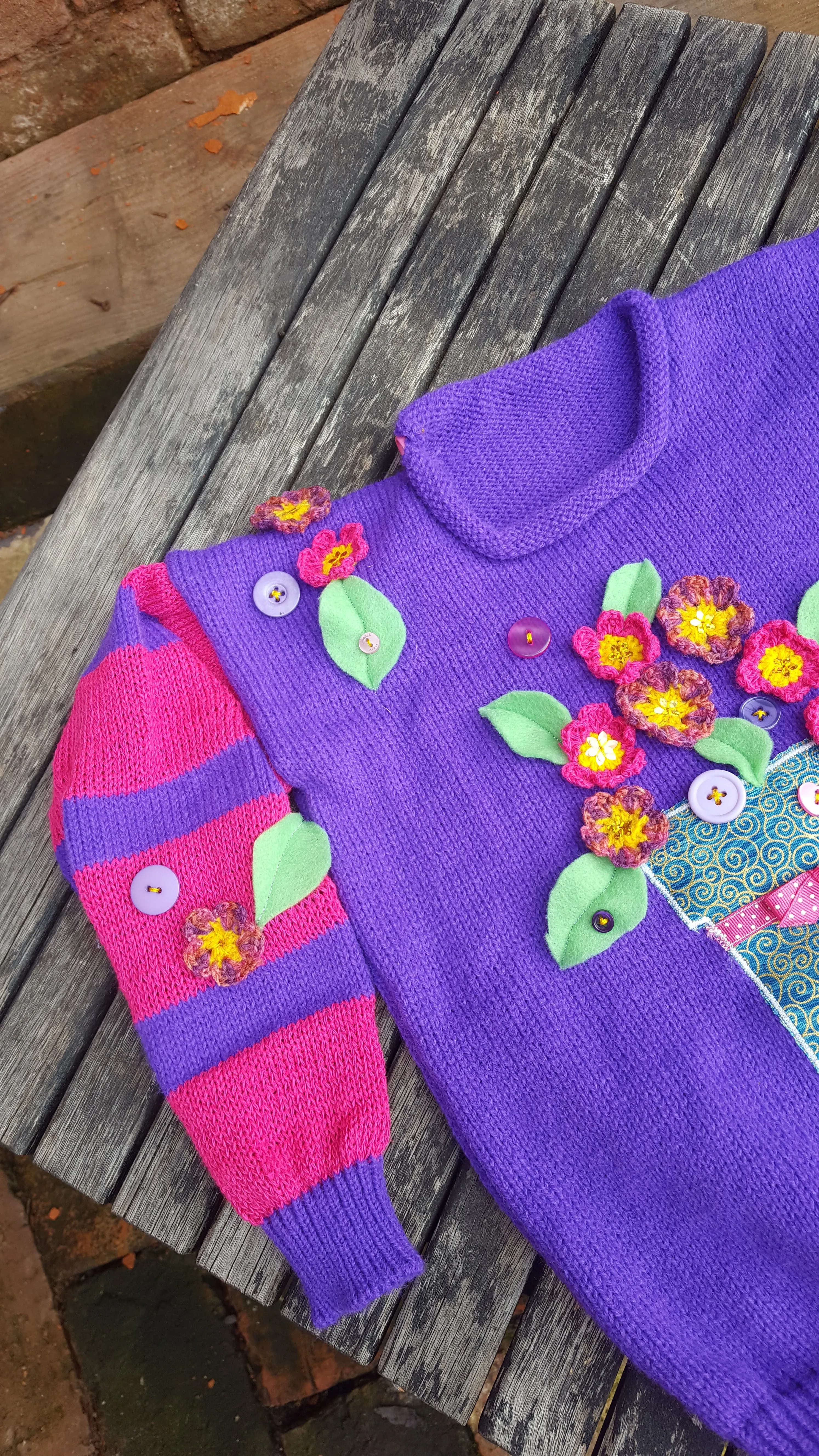 Child's soft applique jumper, "Gardeners Delight" size to fit age 5-6