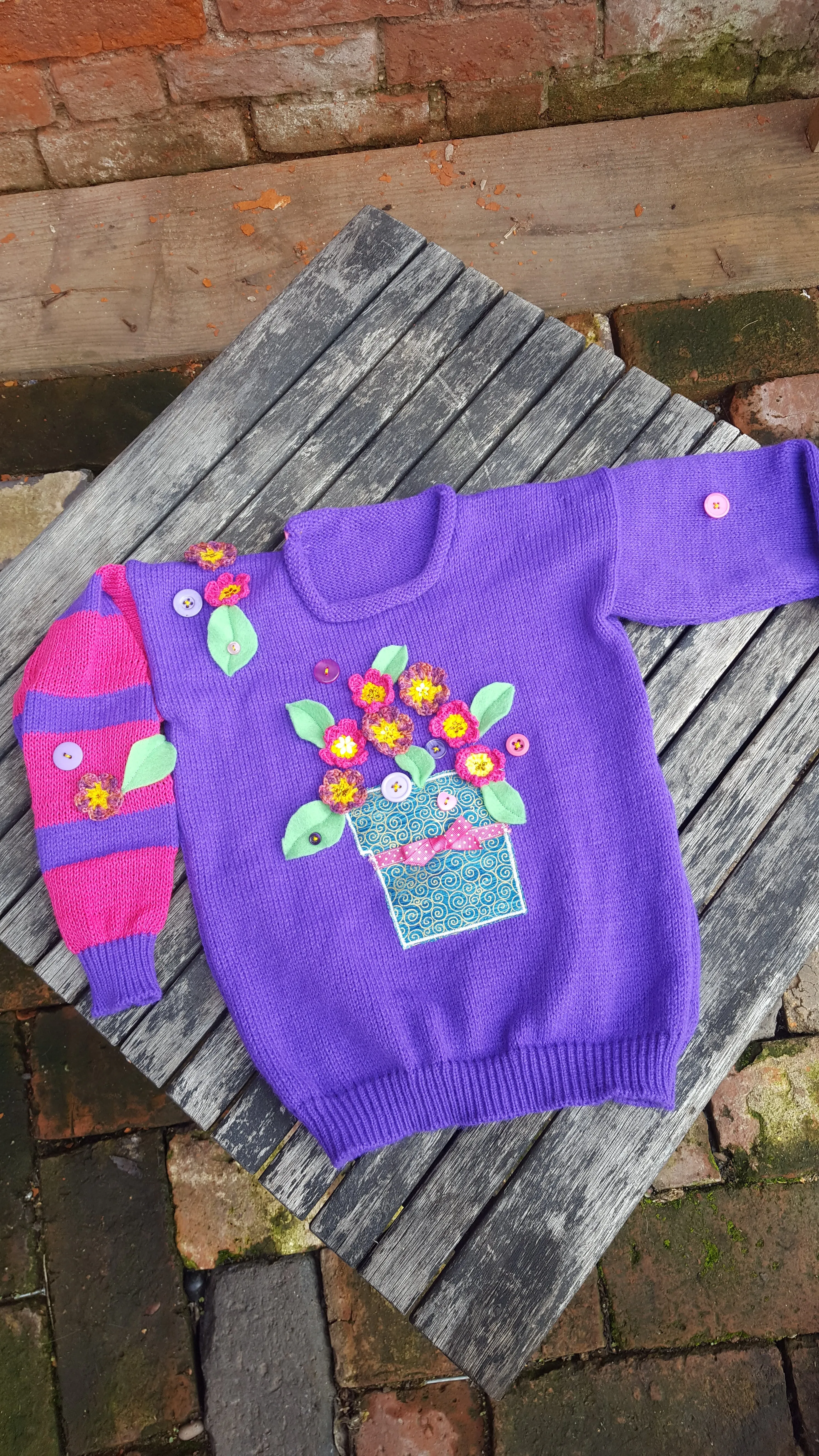 Child's soft applique jumper, "Gardeners Delight" size to fit age 5-6