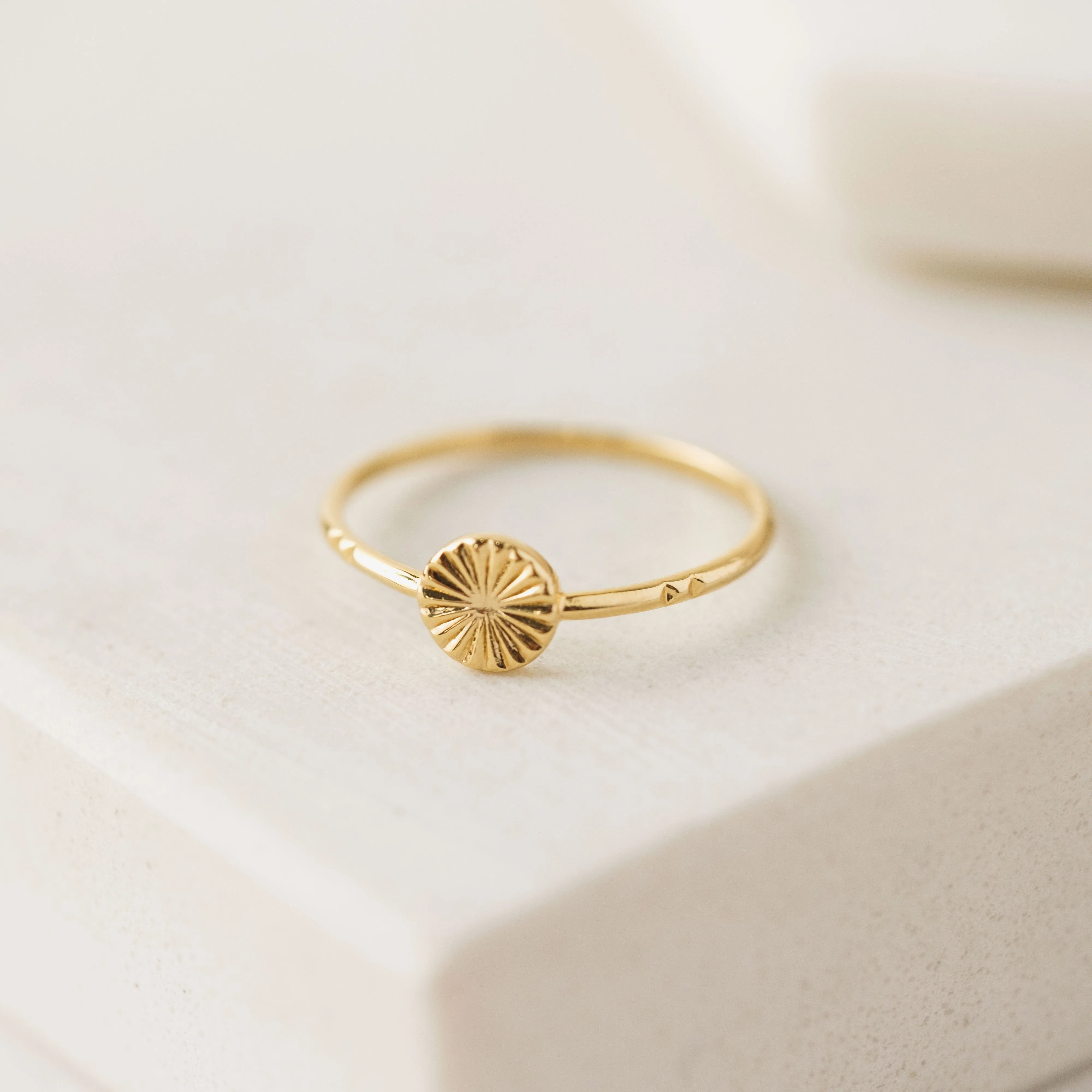 Everly Circle Ring Gold